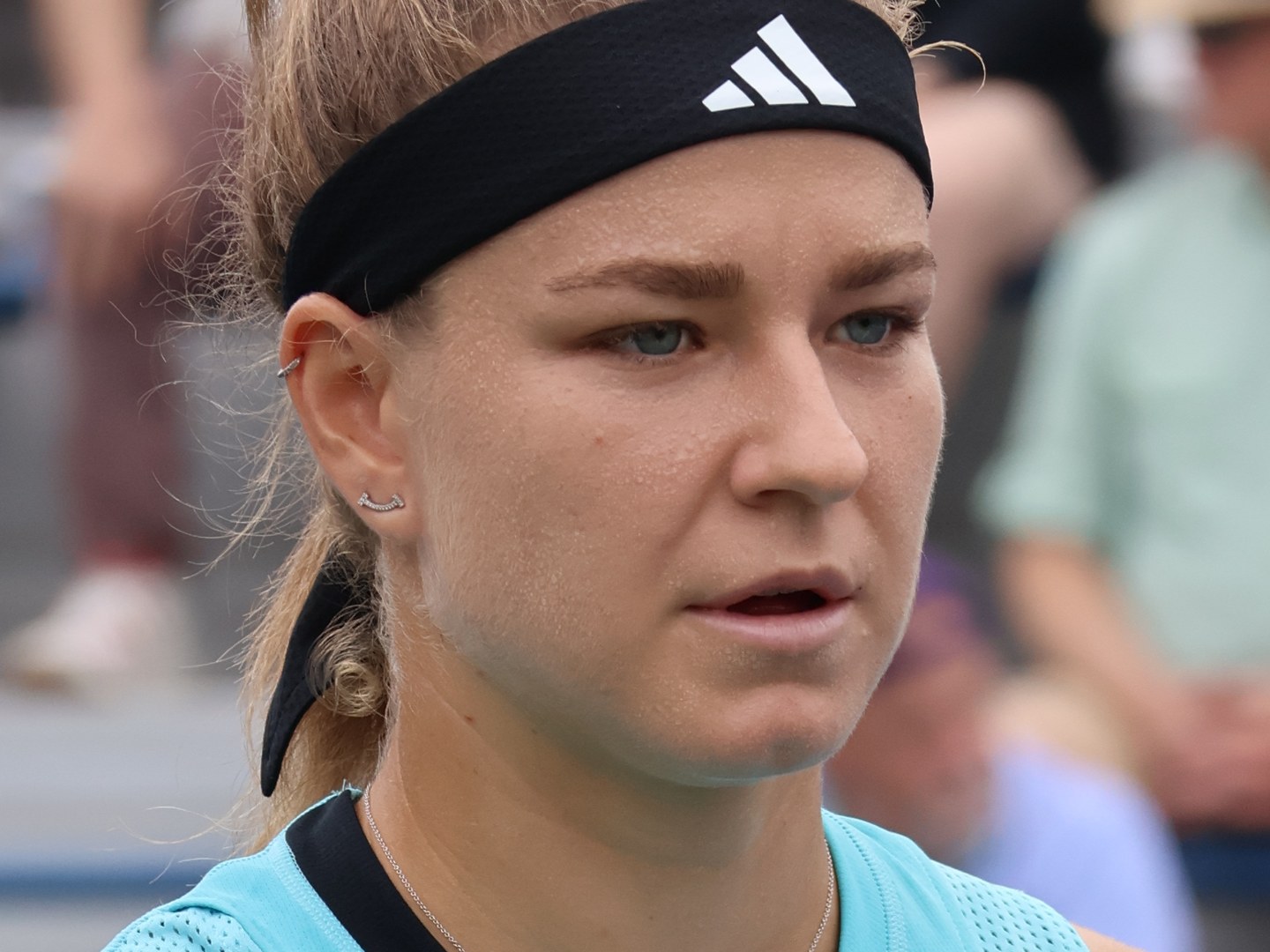 Karolina Muchova on court